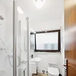 Helle & Moderne Mit Panorama-balkon Apartamento *