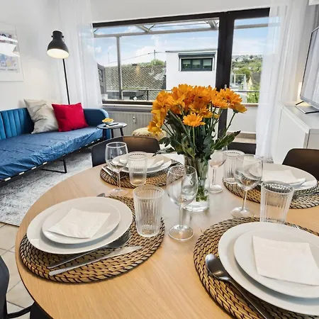 Helle & Moderne Mit Panorama-balkon *