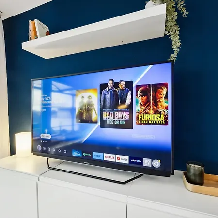 Helle & Moderne Mit Panorama-balkon Apartamento